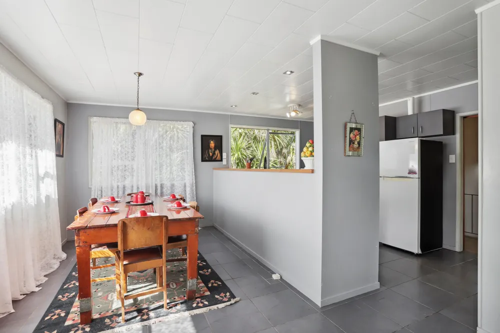 Photos of 1194 Huia Road