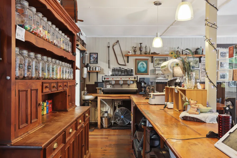 Photos of 1194 Huia Road