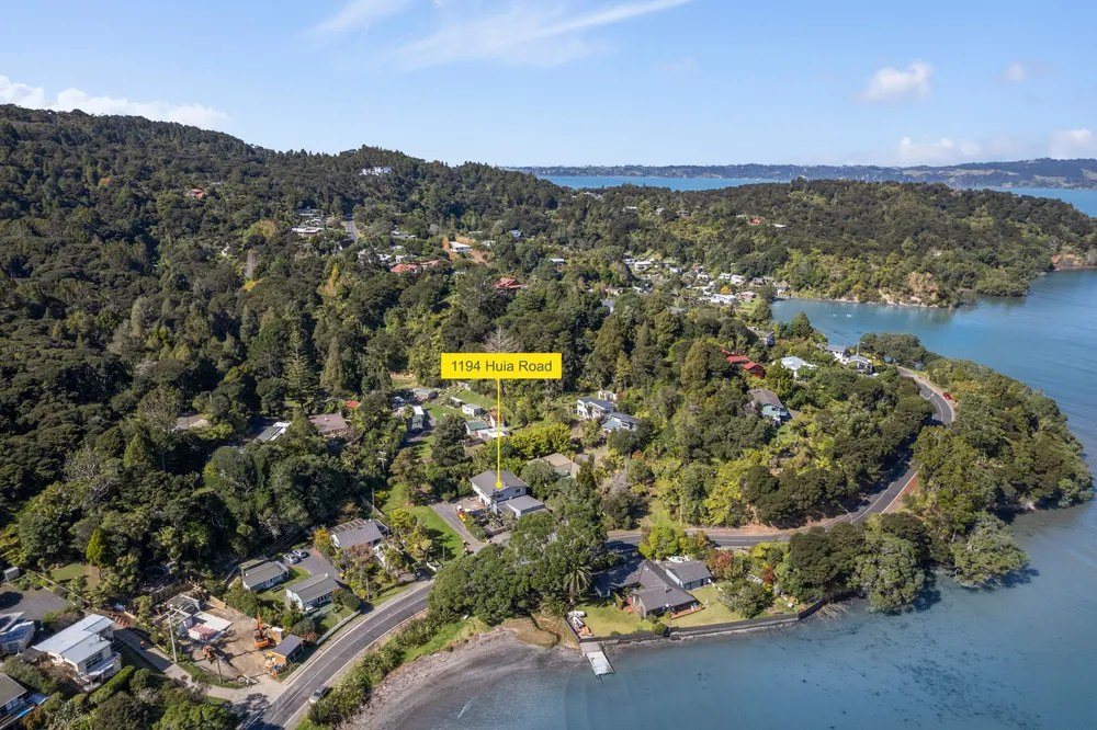 Photos of 1194 Huia Road