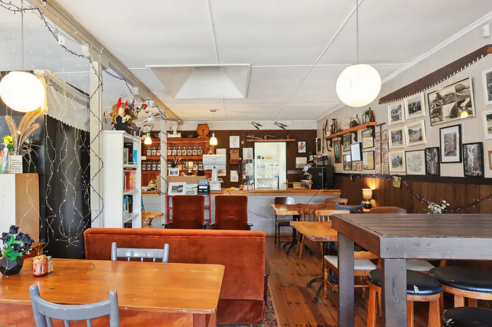 Photos of 1194 Huia Road