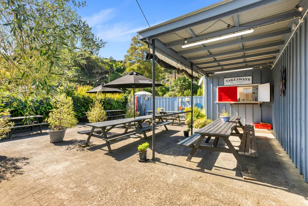 Photos of 1194 Huia Road