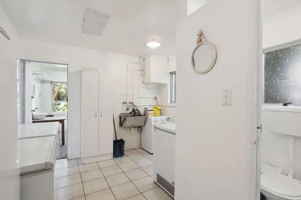 Photos of 1194 Huia Road