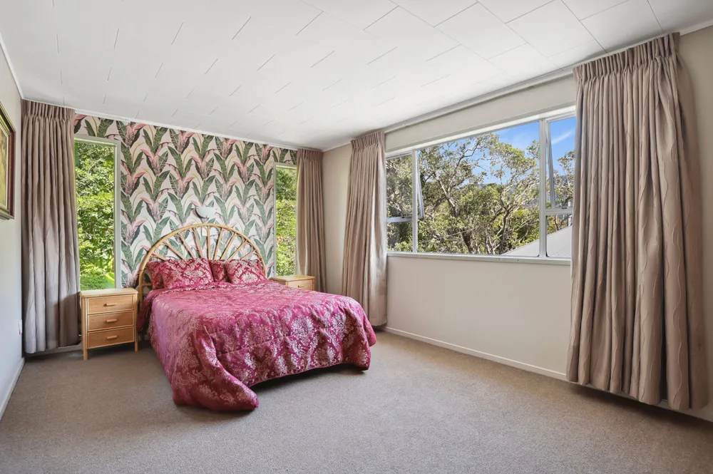 Photos of 1194 Huia Road