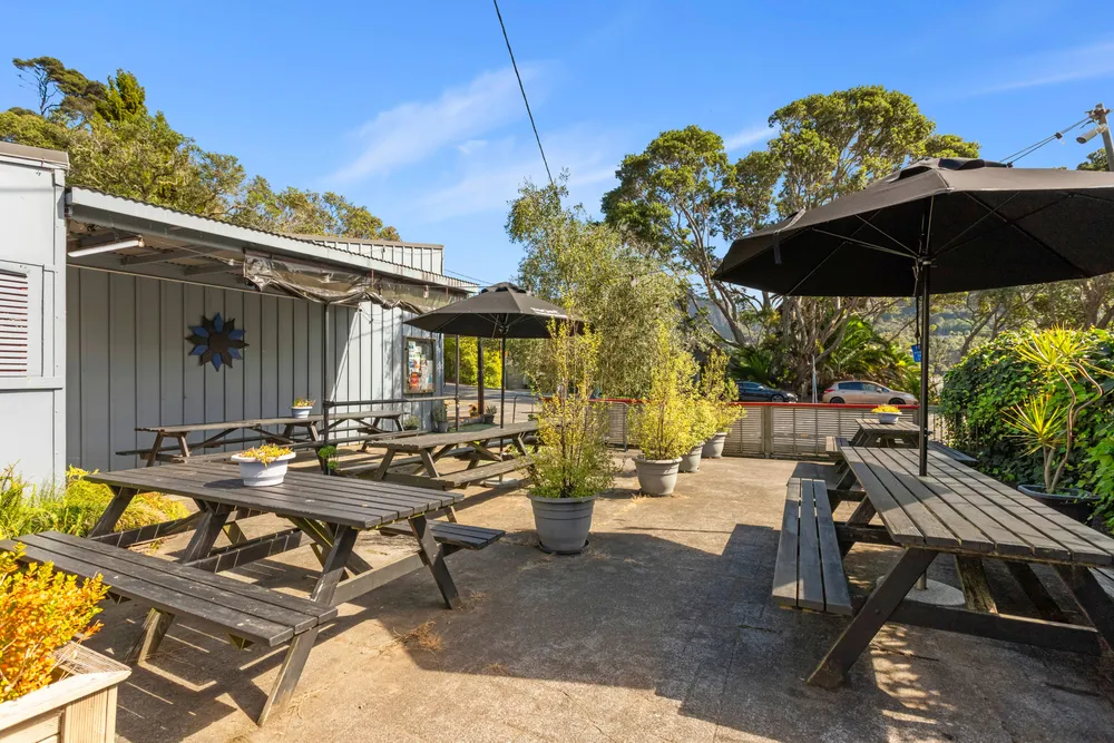Photos of 1194 Huia Road