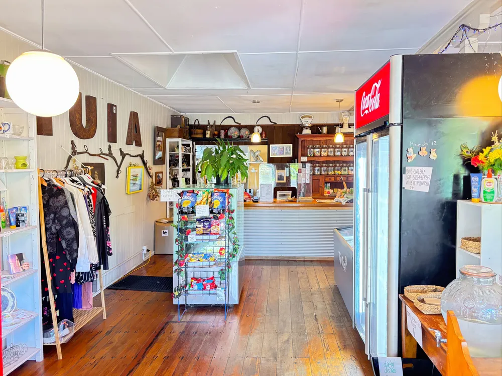 Photos of 1194 Huia Road