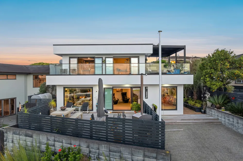 Photos of 2 Compass Point Way