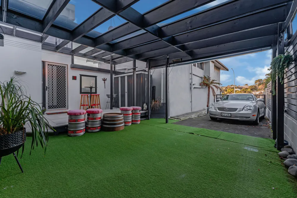 Photos of 2 Compass Point Way