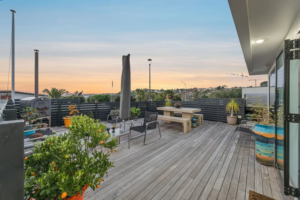 Photos of 2 Compass Point Way