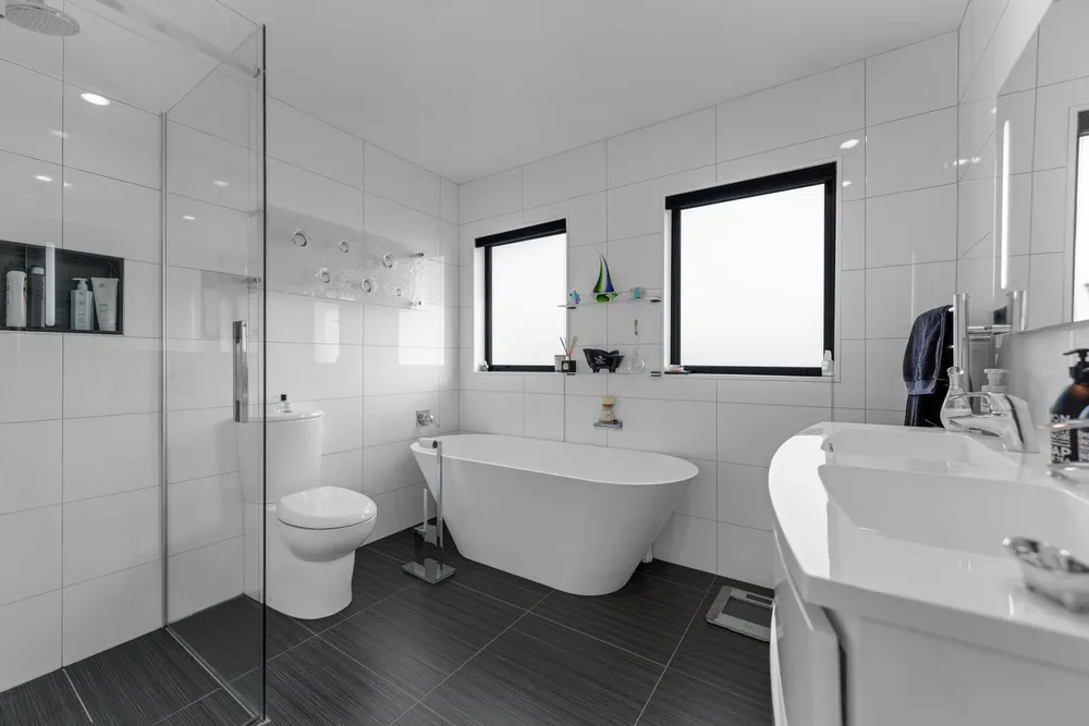 Photos of 2 Compass Point Way