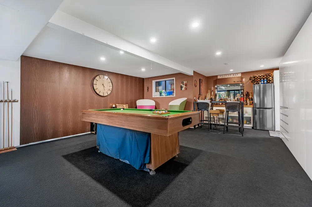 Photos of 2 Compass Point Way