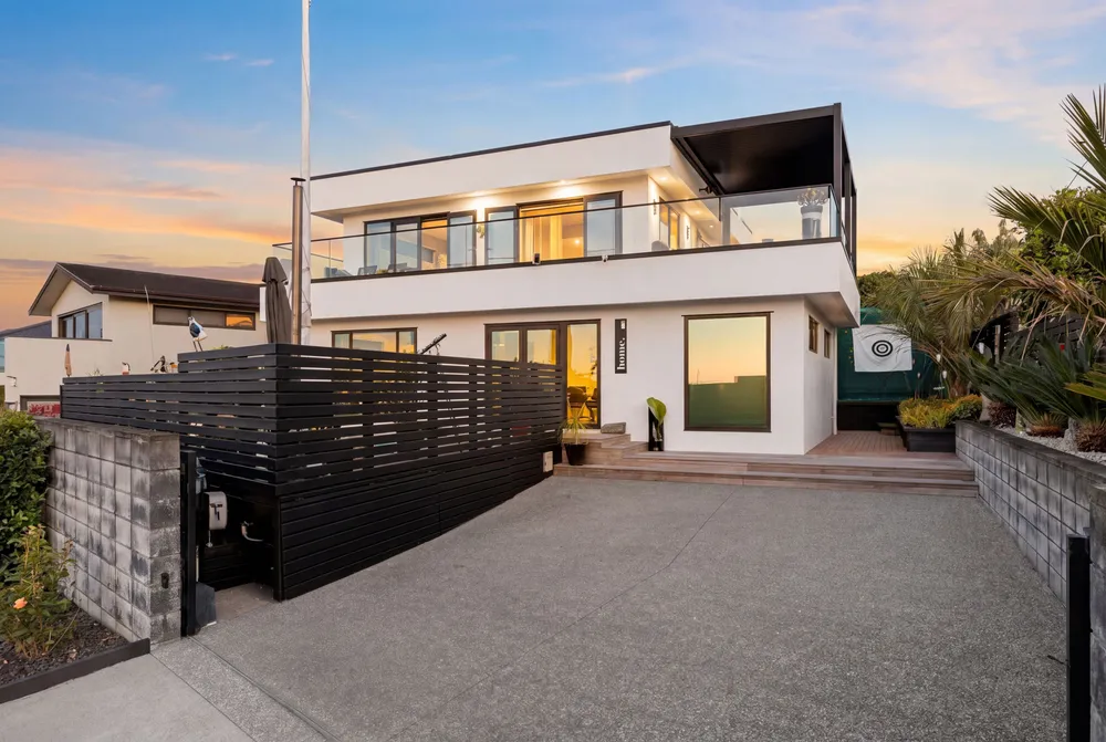 Photos of 2 Compass Point Way