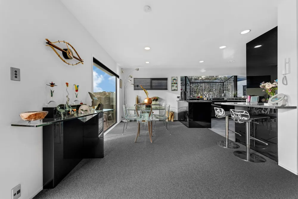 Photos of 2 Compass Point Way