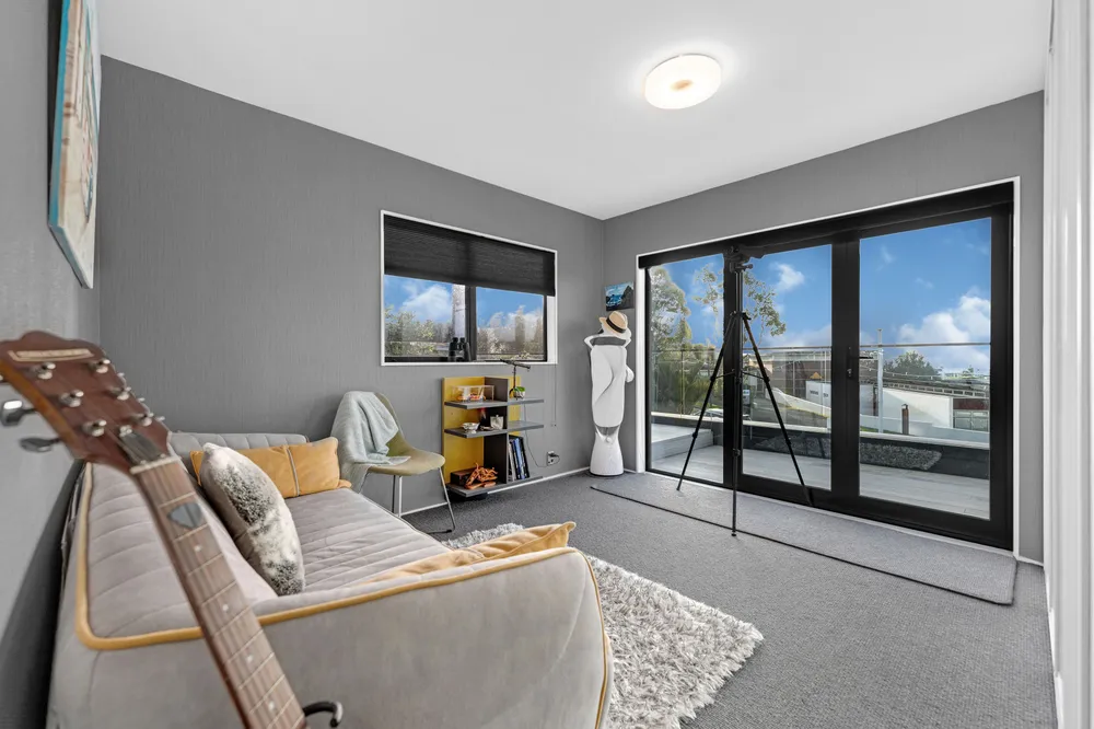 Photos of 2 Compass Point Way