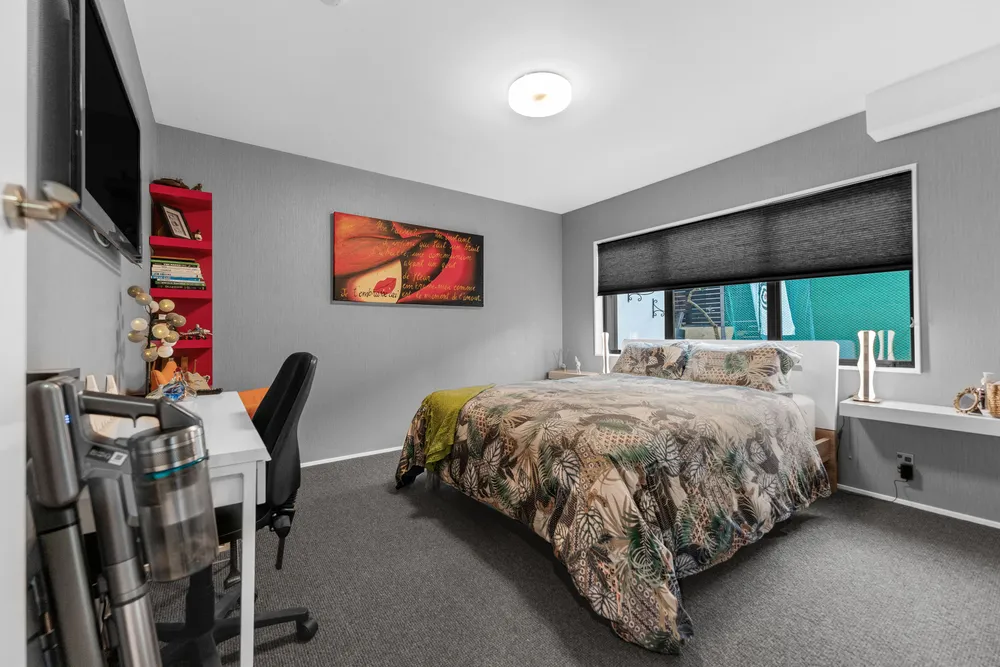 Photos of 2 Compass Point Way