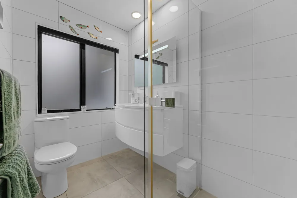 Photos of 2 Compass Point Way