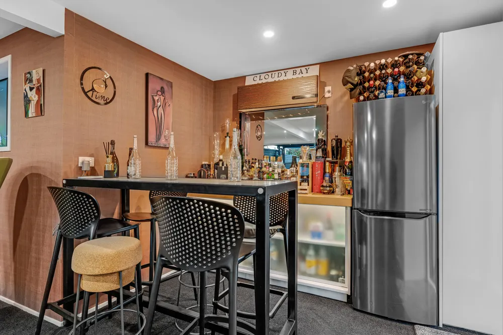 Photos of 2 Compass Point Way