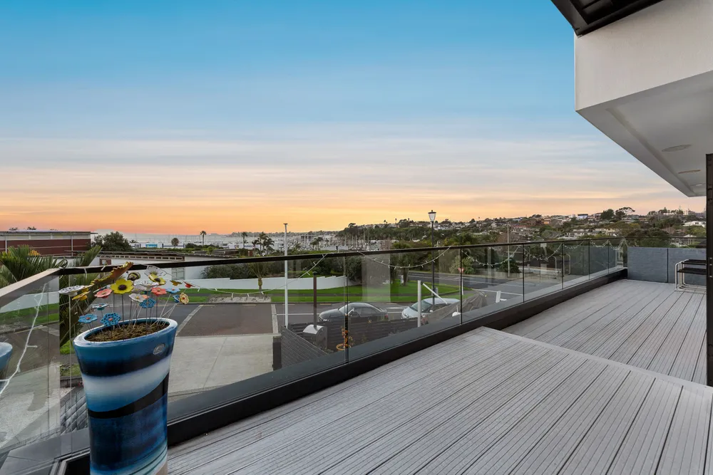 Photos of 2 Compass Point Way