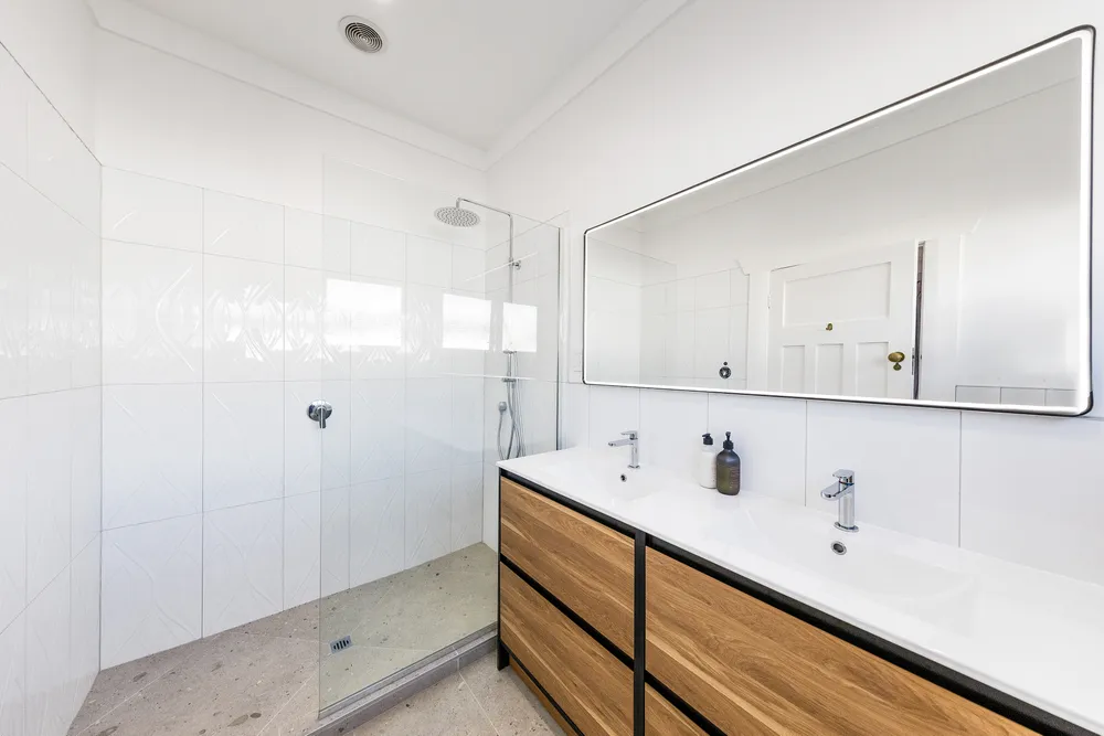 Photos of 34 Mewburn Avenue