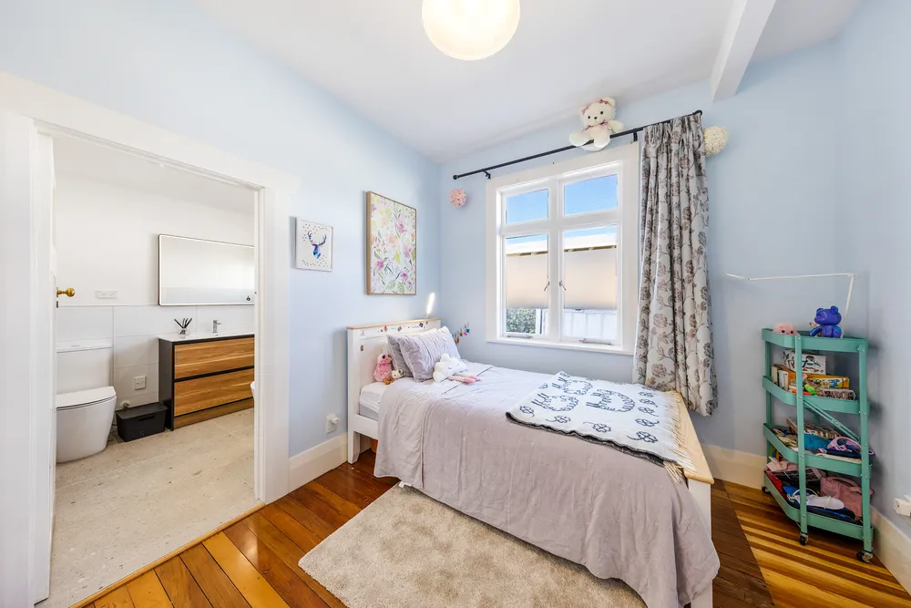 Photos of 34 Mewburn Avenue