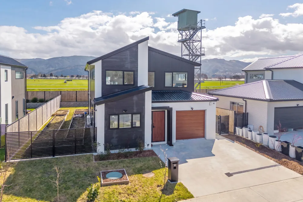 Photos of 89 Cynisca Crescent
