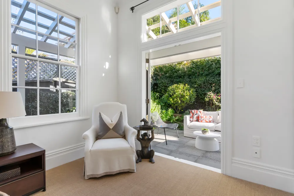 Photos of 25 Earle Street