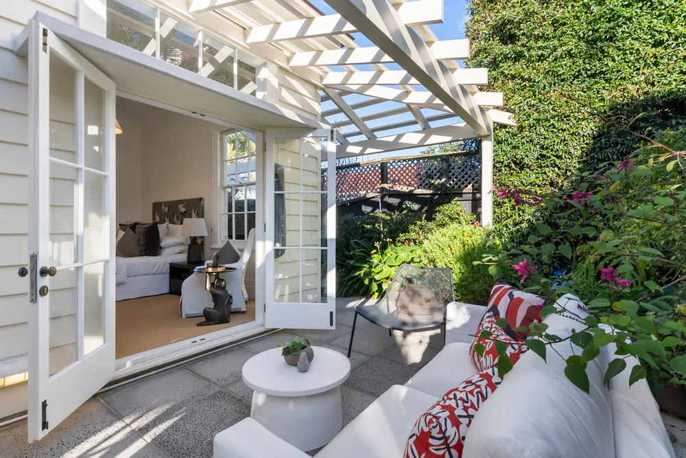 Photos of 25 Earle Street