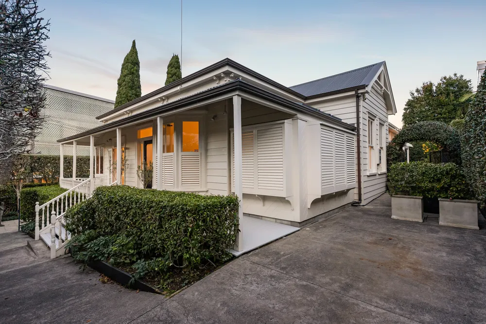 Photos of 25 Earle Street