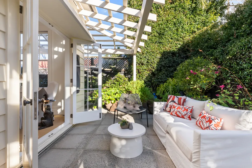 Photos of 25 Earle Street