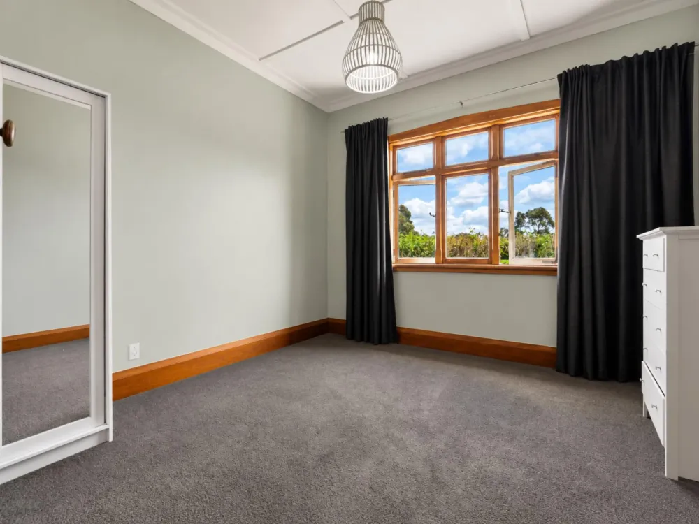 Photos of 89 Fullerton Road