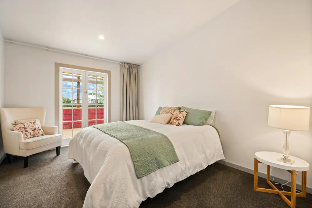 Photos of 89 Fullerton Road