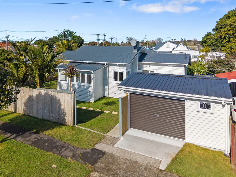 Photos of 51 Fowlds Avenue