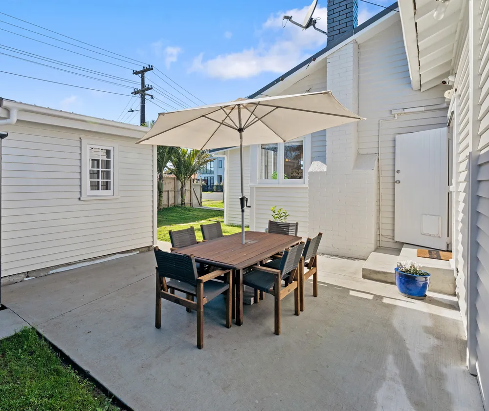 Photos of 51 Fowlds Avenue
