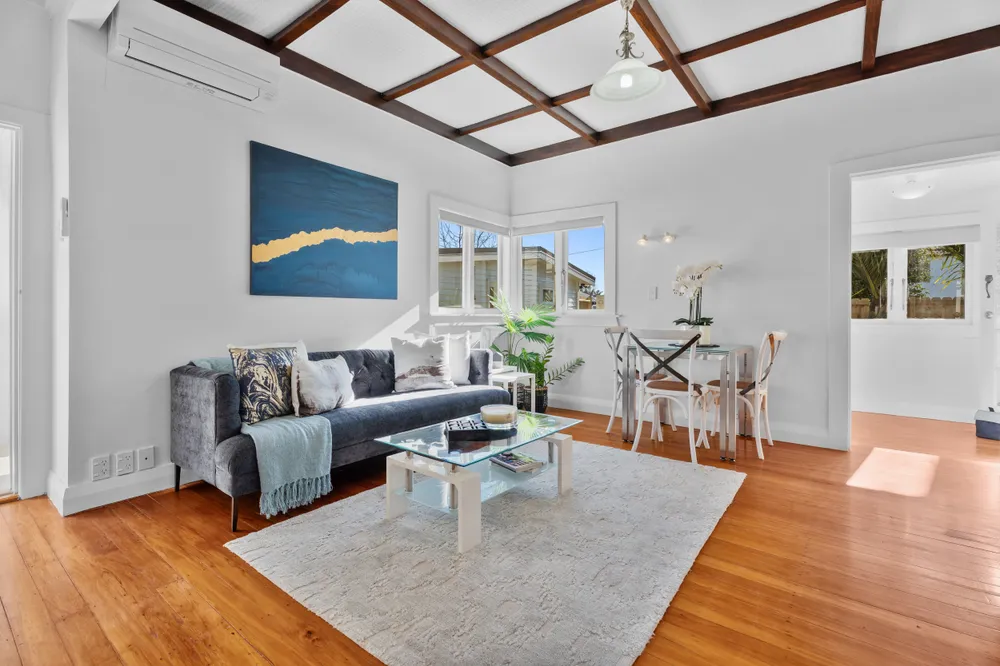 Photos of 51 Fowlds Avenue