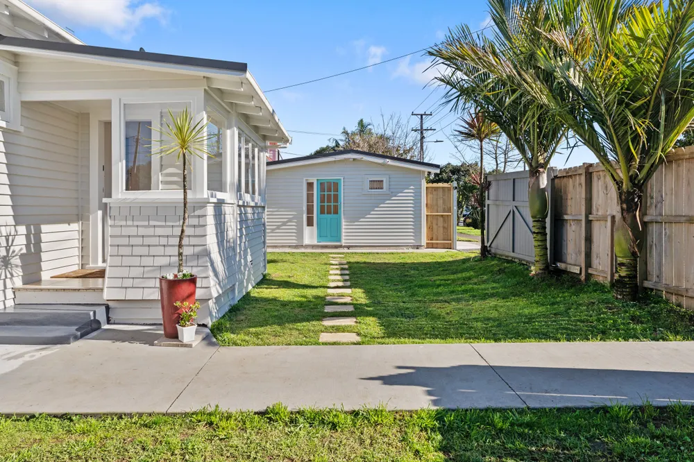 Photos of 51 Fowlds Avenue