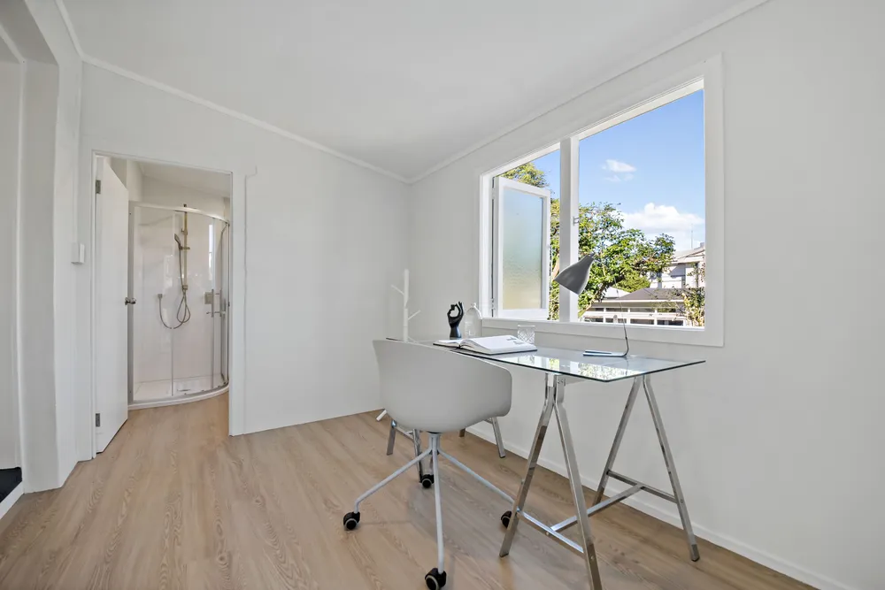 Photos of 18 Sandringham Road
