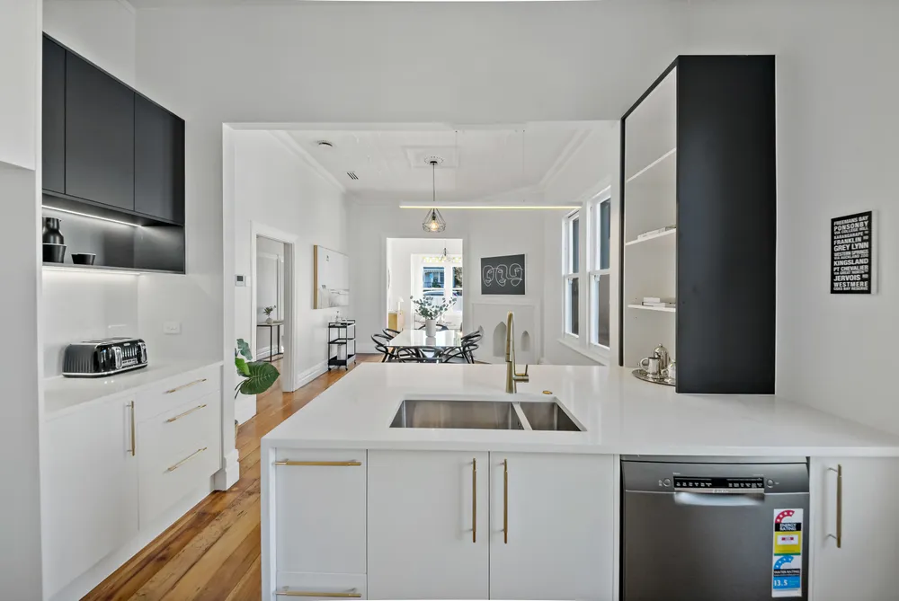 Photos of 18 Sandringham Road