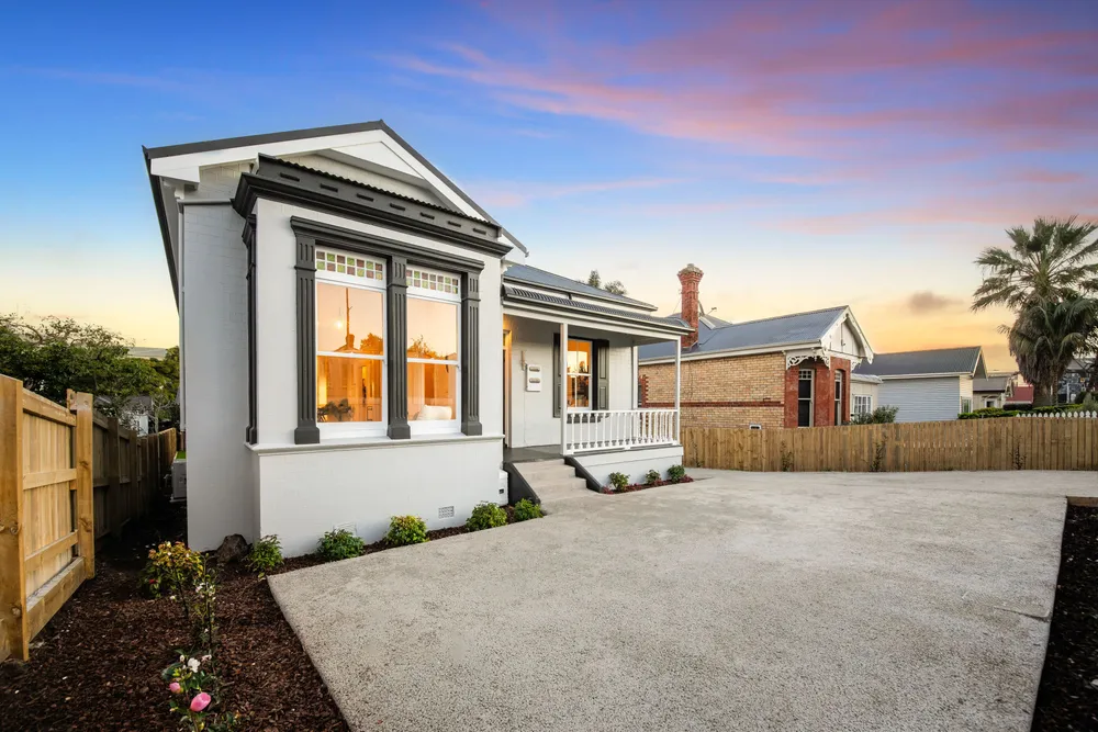 Photos of 18 Sandringham Road