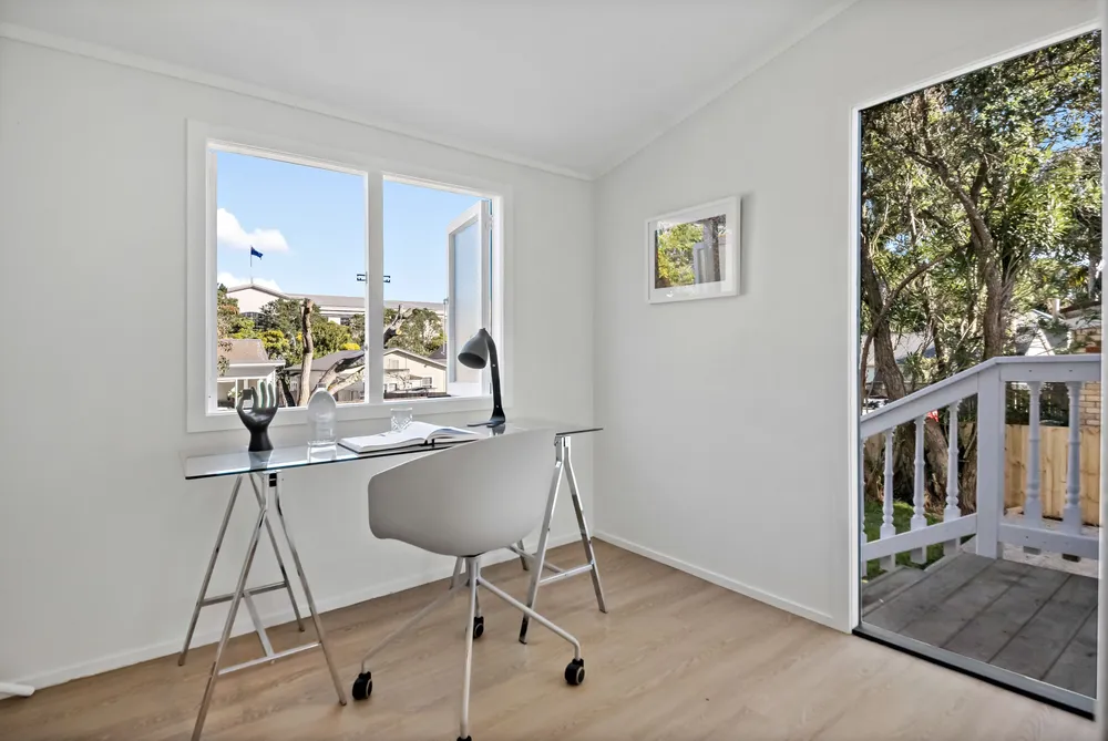Photos of 18 Sandringham Road