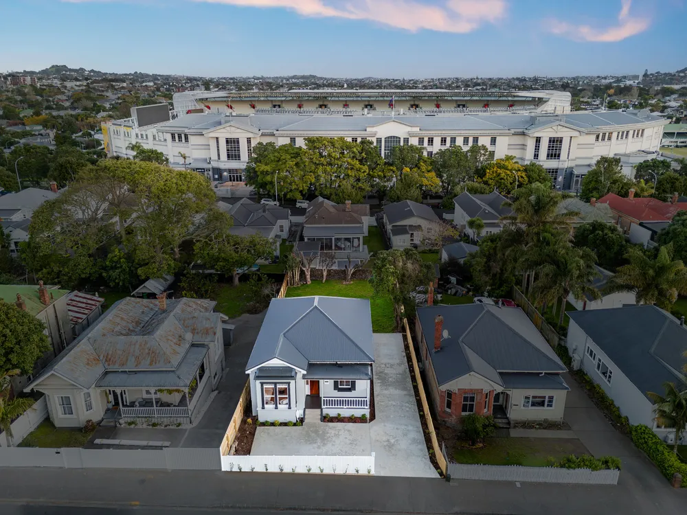 Photos of 18 Sandringham Road