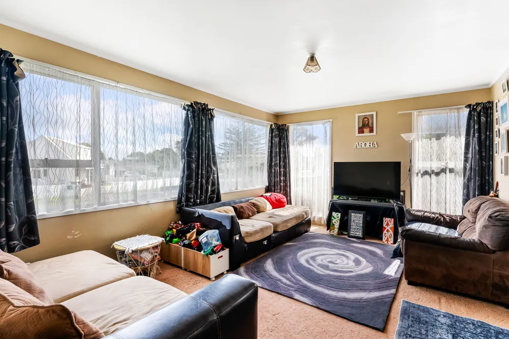 Photos of 3 Bedlington Avenue