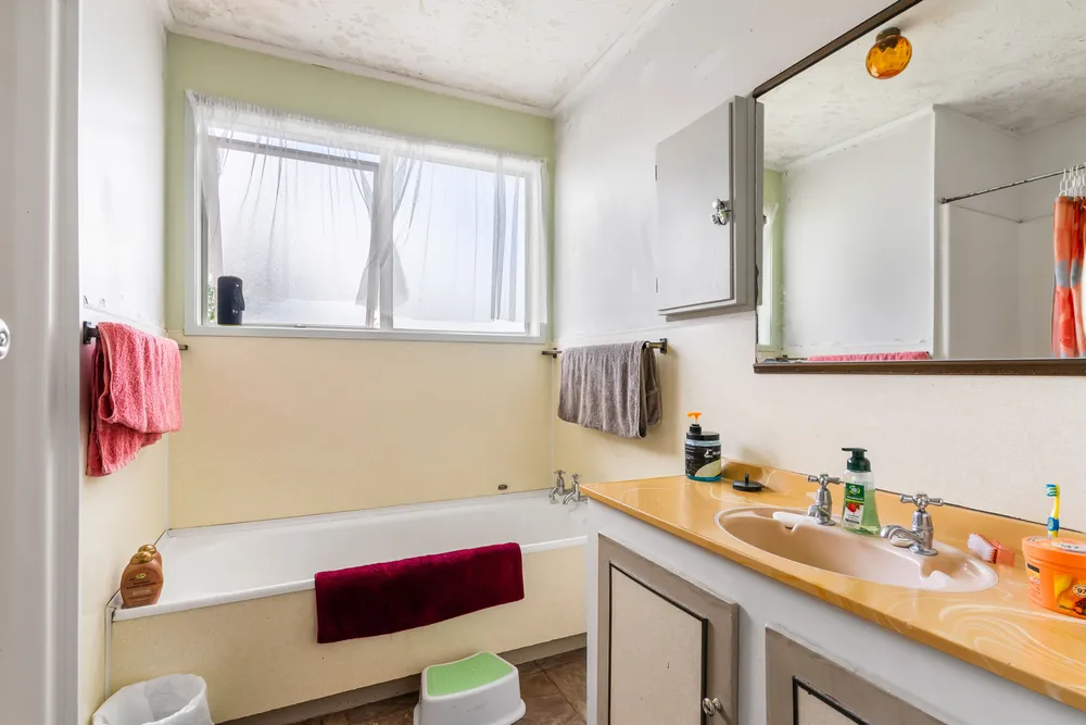 Photos of 3 Bedlington Avenue