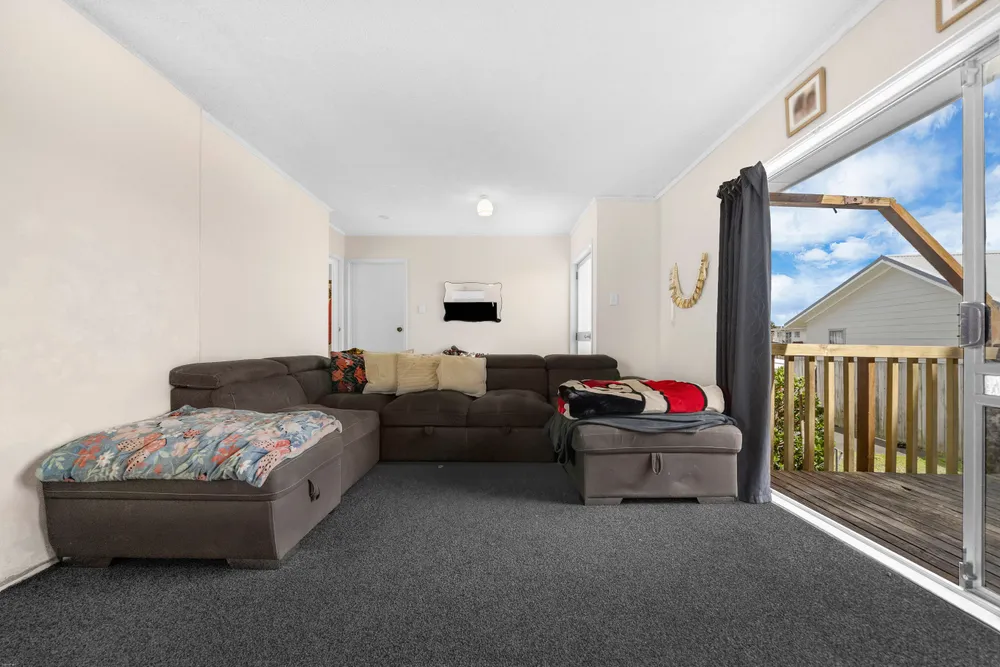 Photos of 24 Frobisher Way