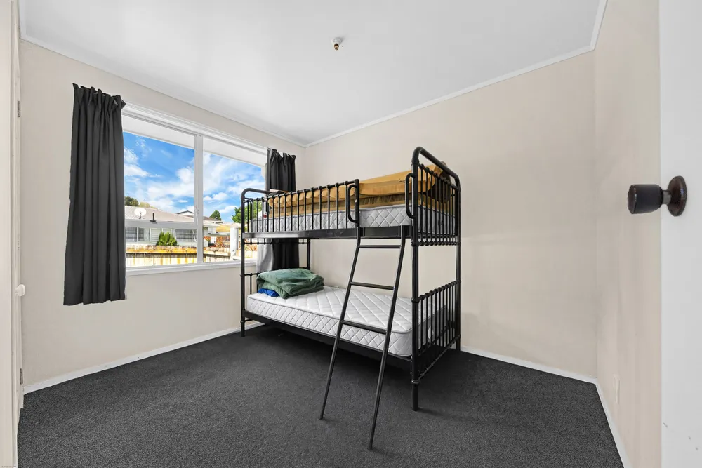 Photos of 24 Frobisher Way
