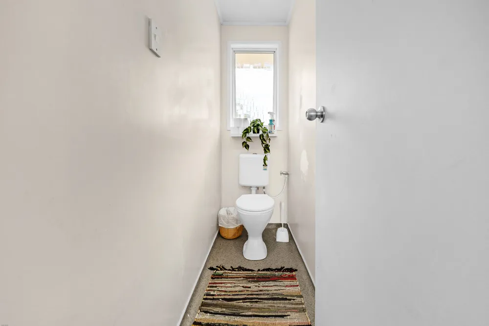 Photos of 24 Frobisher Way
