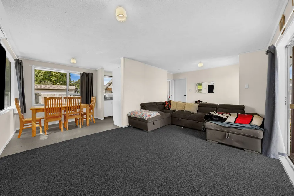 Photos of 24 Frobisher Way