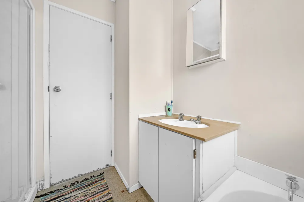 Photos of 24 Frobisher Way