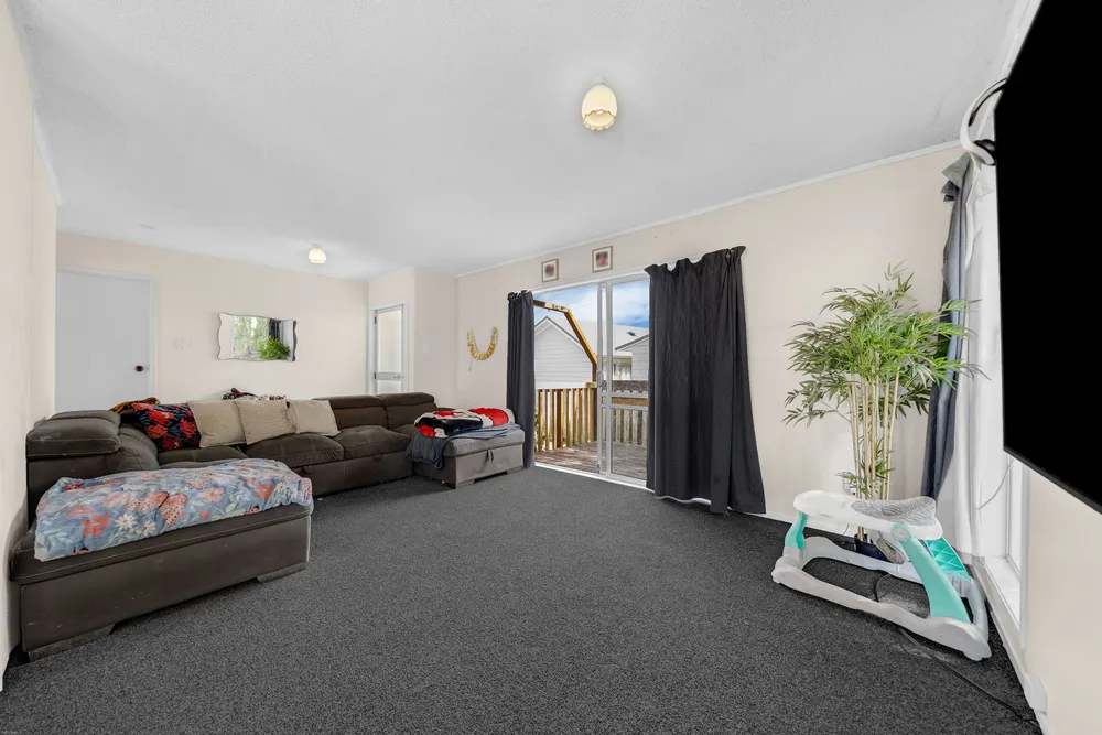 Photos of 24 Frobisher Way