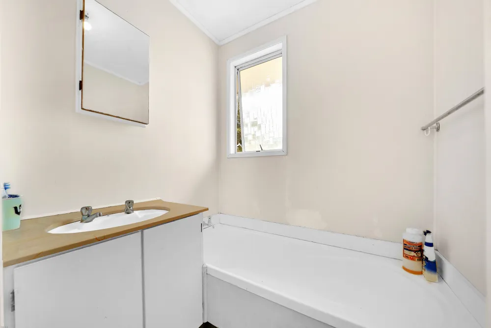 Photos of 24 Frobisher Way