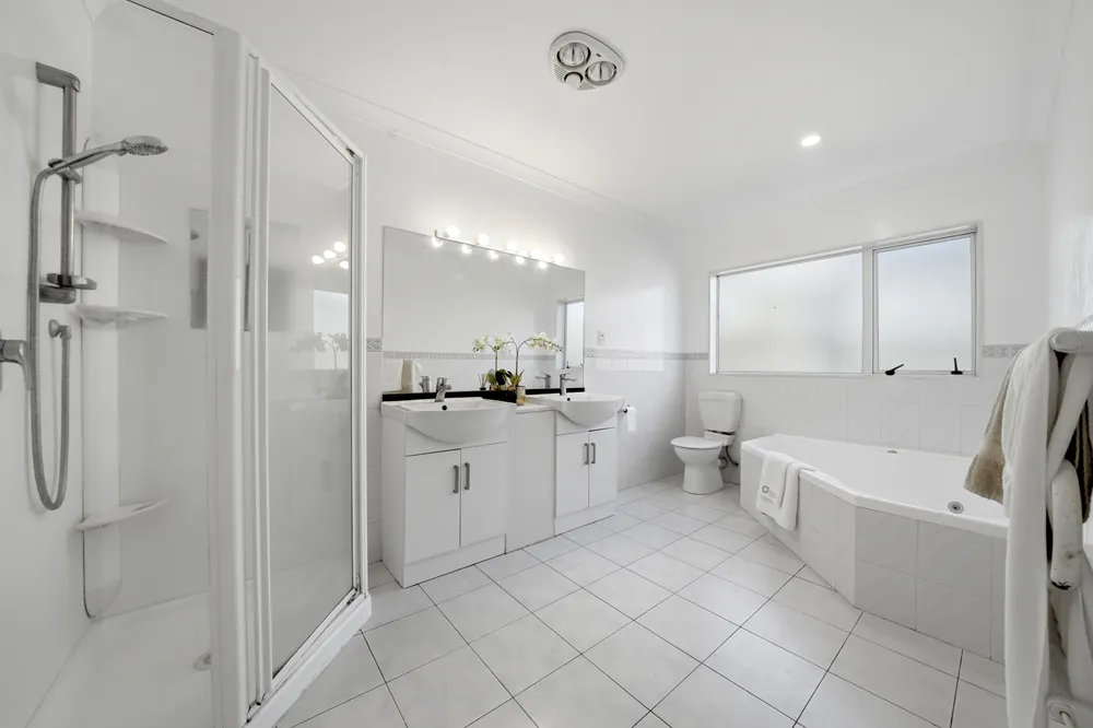 Photos of 31 Cricklade Terrace