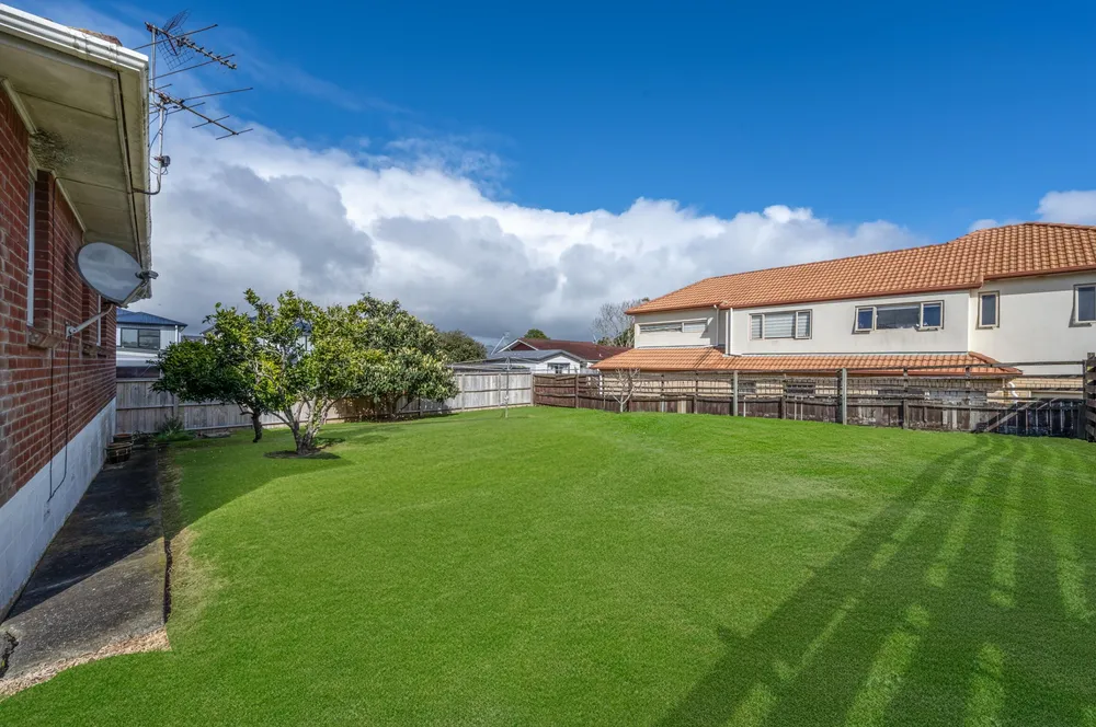 Photos of 20 Vanbrugh Place